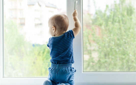Открытое окно может быть смертельно опасно для ребёнка